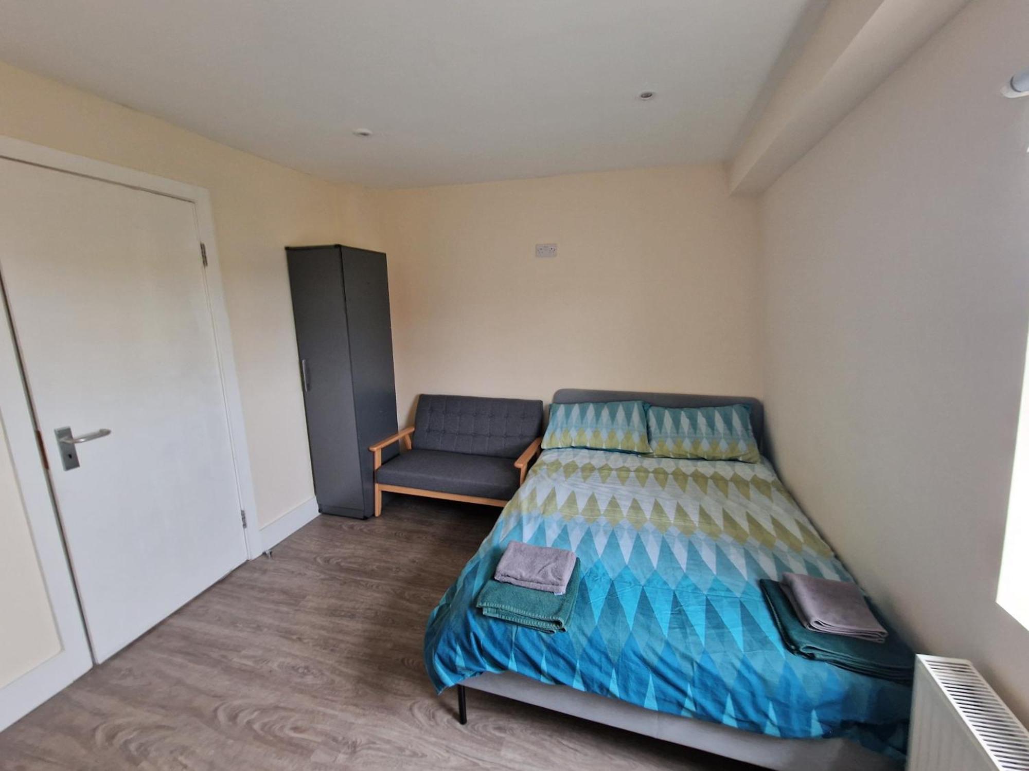 Impeccable 1-bed In Apartment London